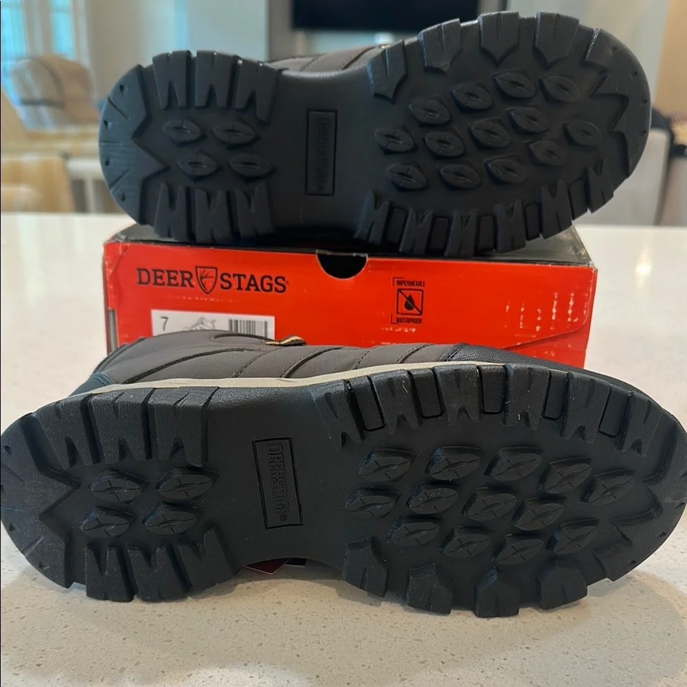 NIB- MENS Deer Stags Brown Outdoor HIKING Boots- MAKE ME AN OFFER.